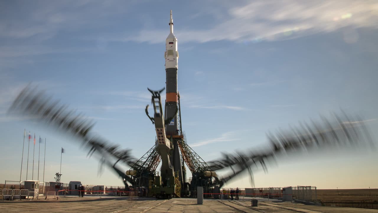 Dështon lëshimi i raketës ruse “Soyuz”, astronautët kthehen në tokë (VIDEO)