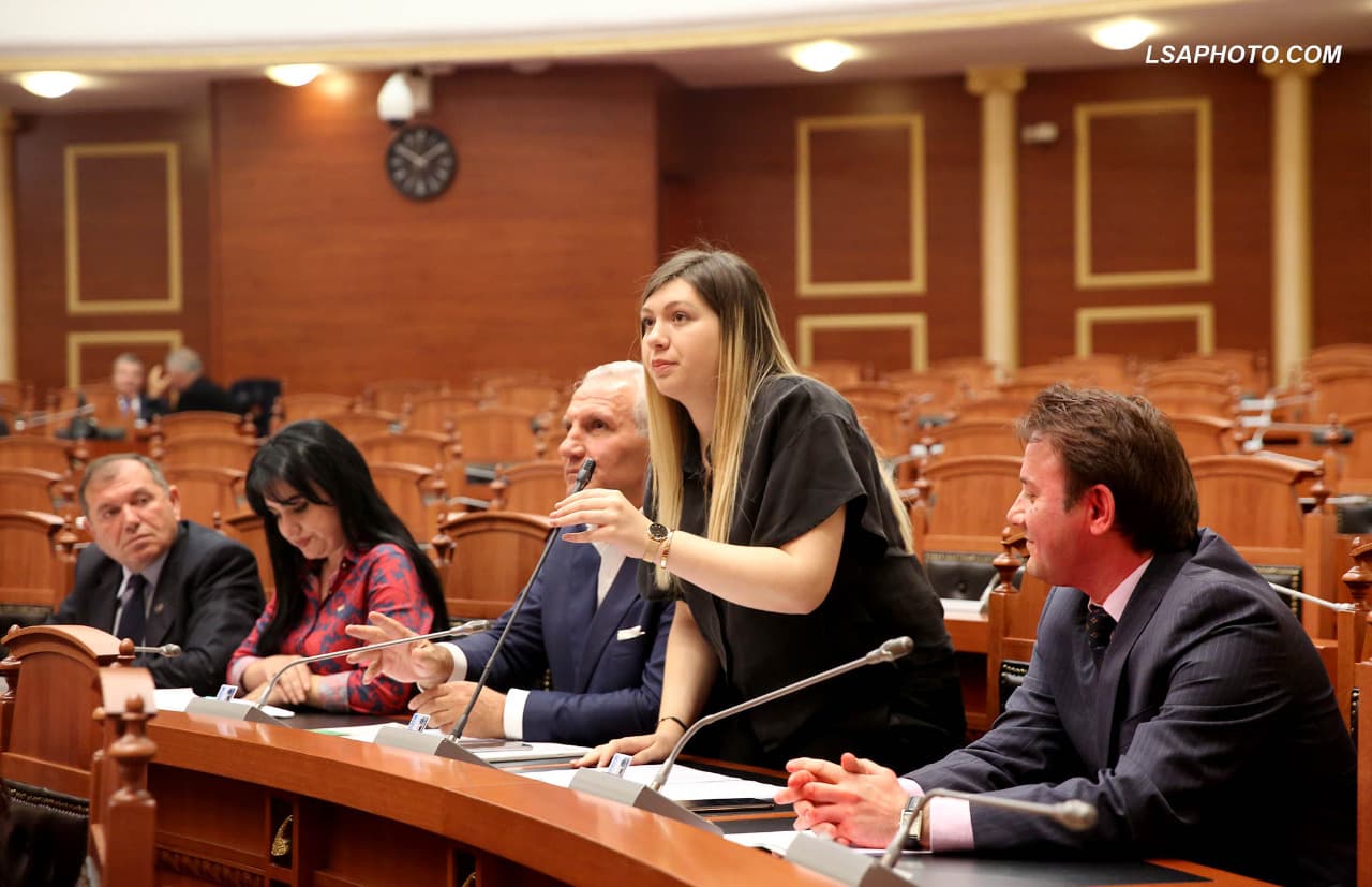 Shtohen numrat e “opozitës parlamentare” (VIDEO)