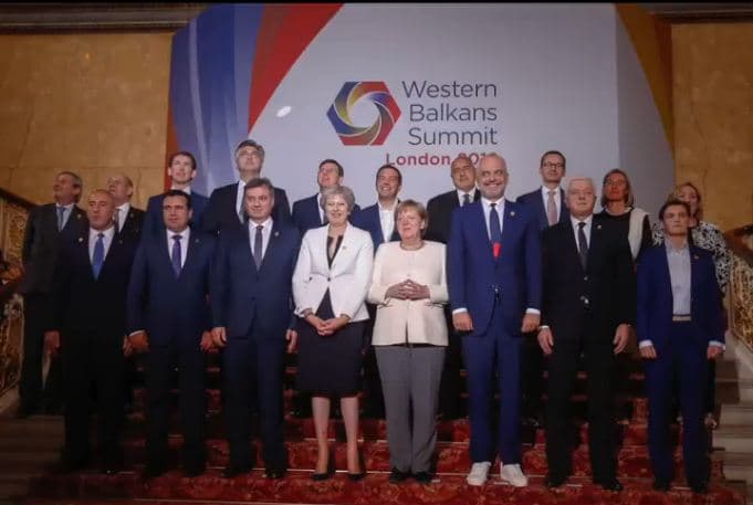 Samiti i Ballkanit Perëndimor, Rama merr vëmendjen e mediave për atletet e bardha (VIDEO)