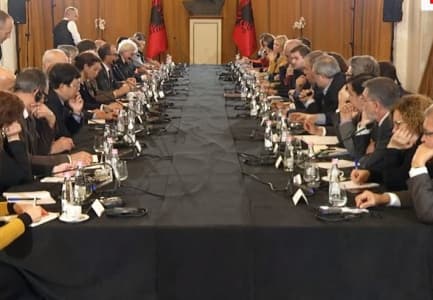 Pasojat e tërmetit/ Rama takim me ambasadorët: Vëllezër na ndihmoni