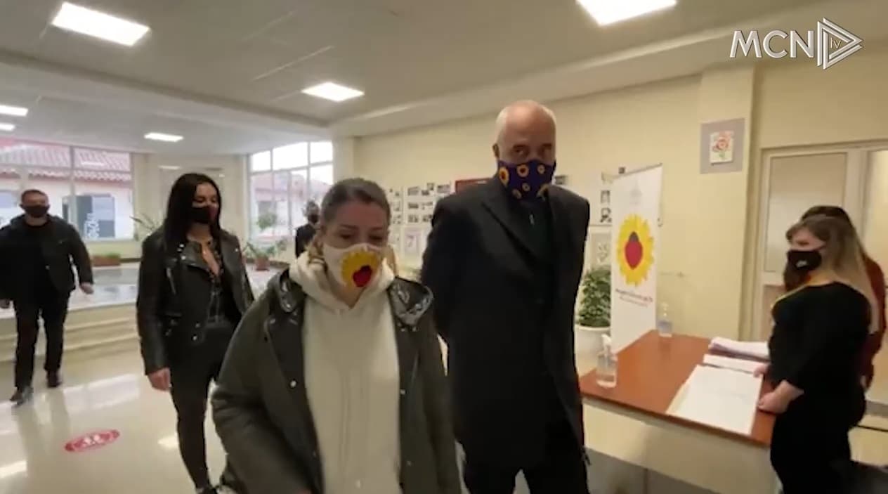 Nis vaksinimi i mësuesve në kryeqytet (VIDEO)