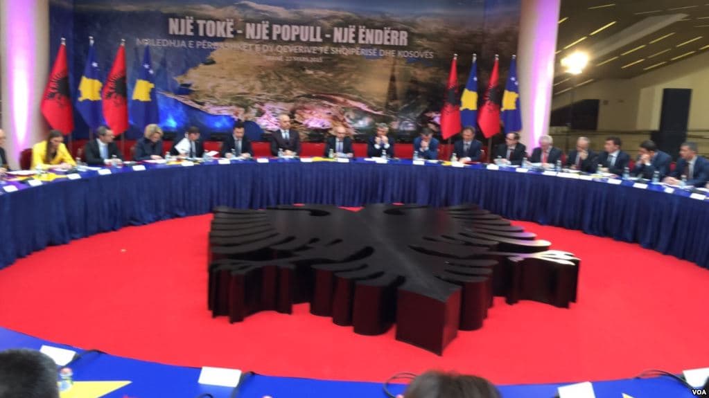 Qyteti i Korçës bashkon Shqipërinë me Kosovën (VIDEO)