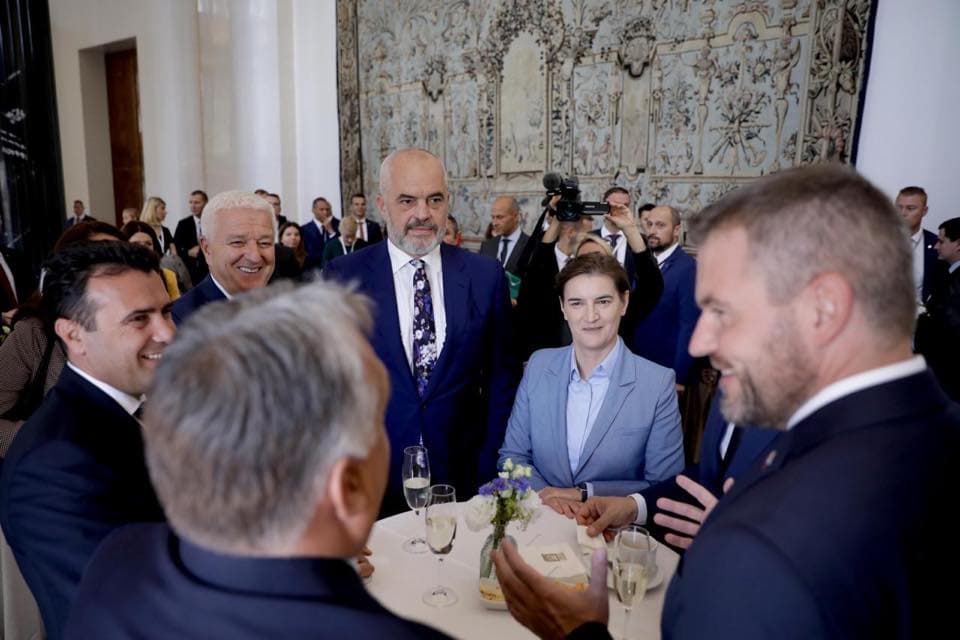 Pragë, Samiti i Vishegradit: Të hapen negociatat për Tiranën dhe Shkupin (VIDEO)