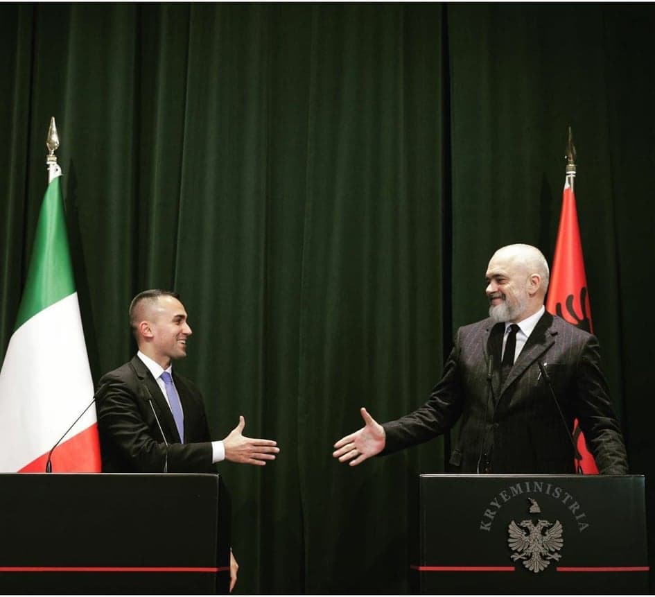 Italia, pro hapjes së negociatave (VIDEO)