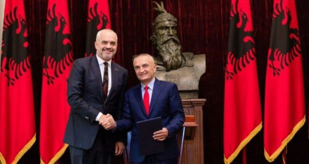Përpos Presidentit, edhe kryeministri autorizohet të japë medalje (VIDEO)