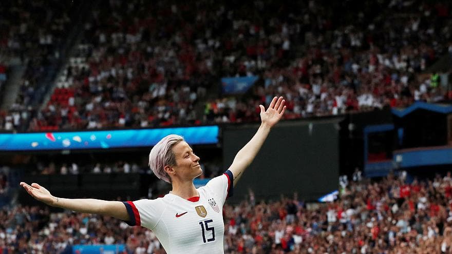 Megan Rapinoe, ylli i futbollit femëror që refuzon ftesën e Trump