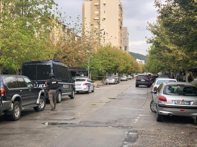 Pas pesë orësh rezistencë/ Ekzekutohet nga RENEA 71-vjeçari në Elbasan (VIDEO)