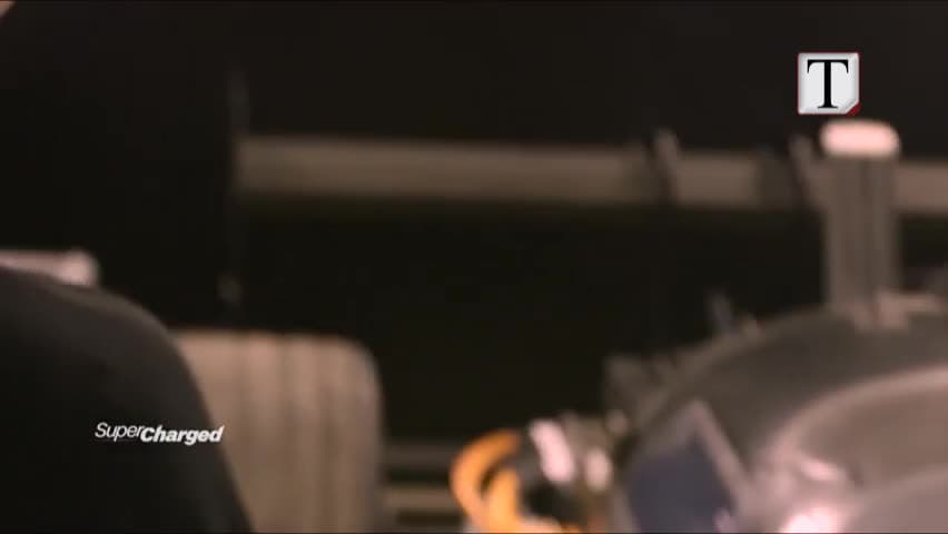 Njeriu apo roboti, kush e fiton garën e makinave (VIDEO)