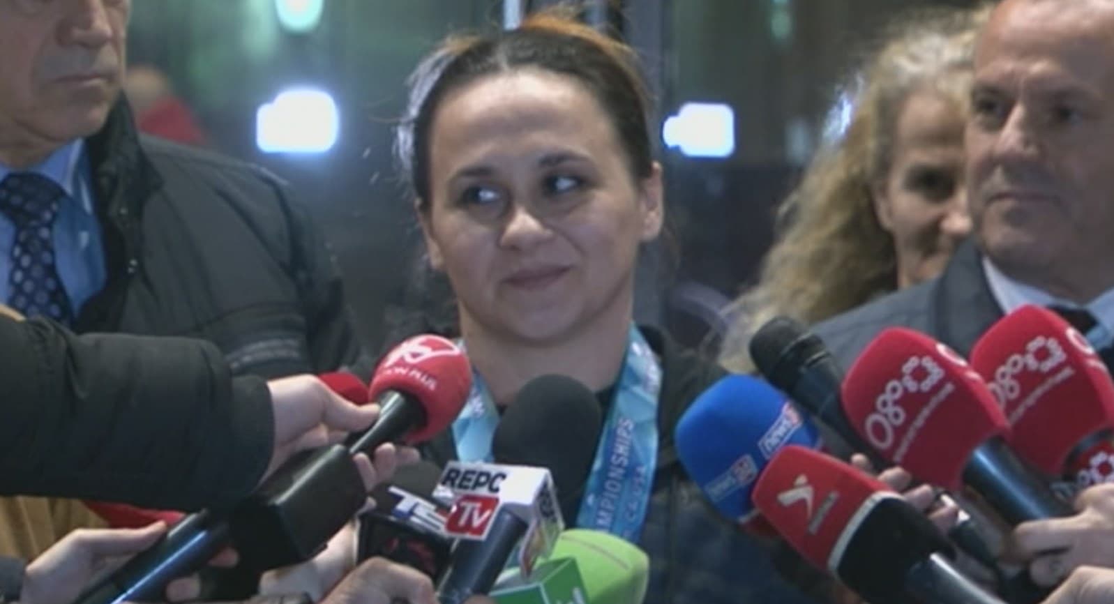 Pritje e ftohtë për Kampionen e Botës në peshëngritje, Begaj: Medalja e gjithë shqiptarëve