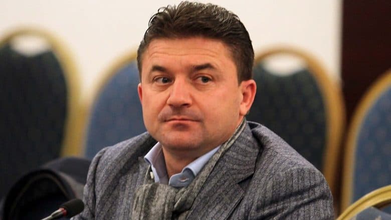 Gënjeu në formularin e dekriminalizimit, Elvis Roshi dënohet me punë në komunitet (VIDEO)