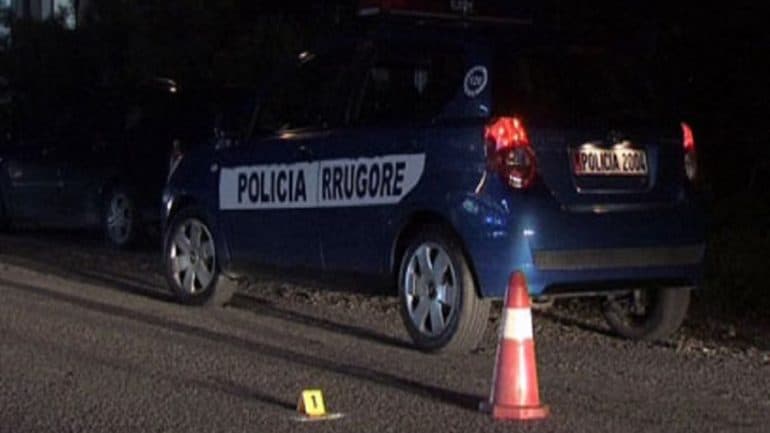 Përplasen dy makina në aksin rrugor Berat-Fier, tre të plagosur