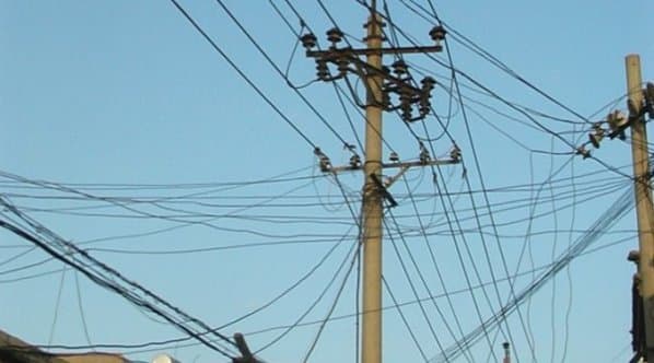Elektricisti bie në kontakt më energjinë elektrike, humb jetën në punë