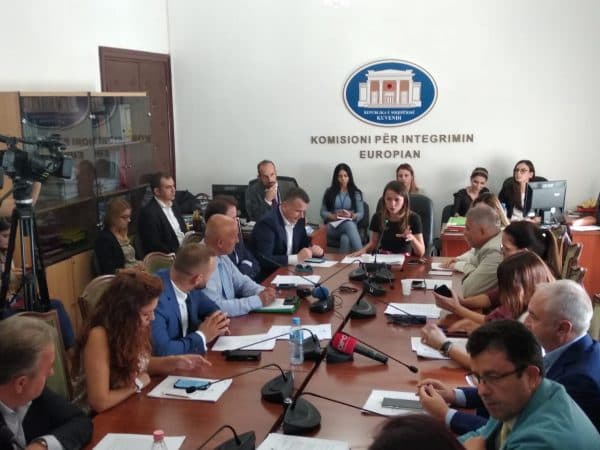   Negociatat/ Komisioni miraton projektrezolutën për Integrimin në BE