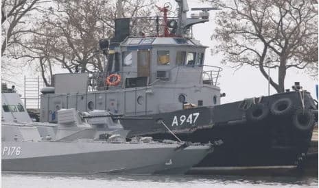 Përplasjet në det, Rusia injoron protestat perëndimore, Ukraina nënshkruan ligjin ushtarak