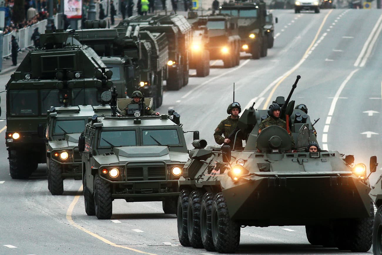Rusia ia kalon Britanisë, e dyta në botë për prodhimin e armëve