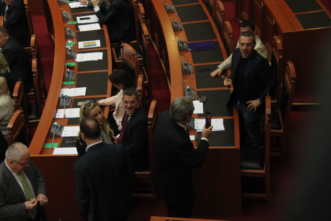 Tahiri reagon pas deklaratës në Kuvend: Se pranoj që Luli e Saliu të më bëjnë gjyqin