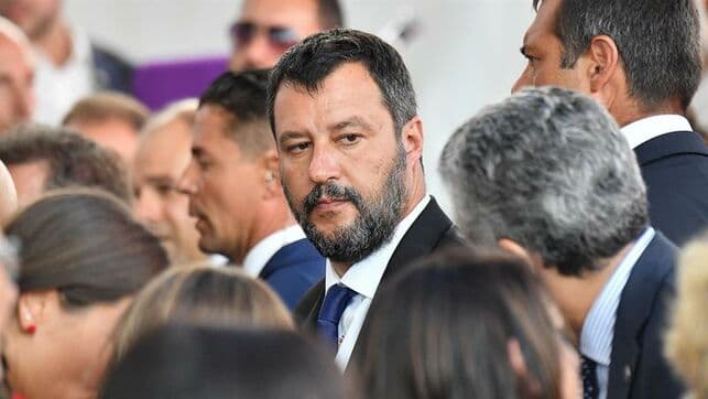 Itali, anija me emigrantë “trazon” akoma më tej qeverinë në krizë (VIDEO)