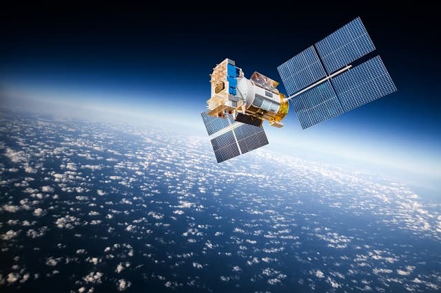 Sjellja e çuditshme e një sateliti rus shqetëson amerikanët