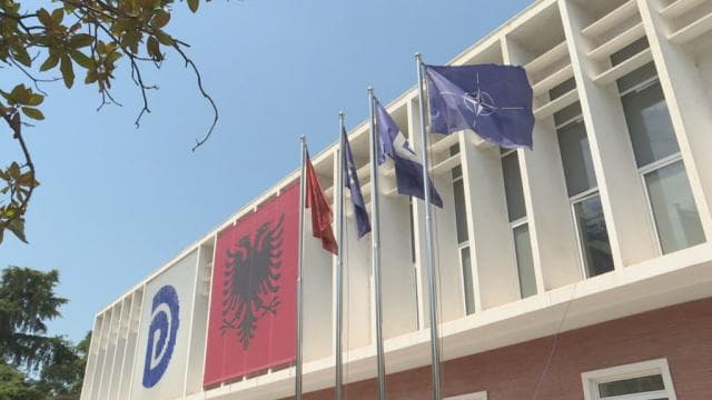 PD cakton dy drejtues të tjerë politikë/ Paloka në Durrës, Bardhi merr Elbasanin