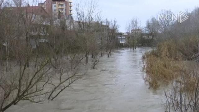 Shijaku dhe Sukthi, nën mëshirën e ujit (VIDEO) 