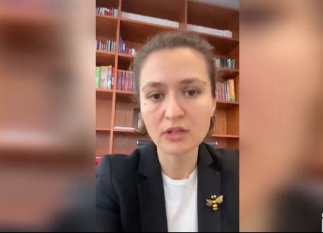       Shahini: Qeveria mbështetje me libra shkollorë shqip për shqiptarët në Serbi
