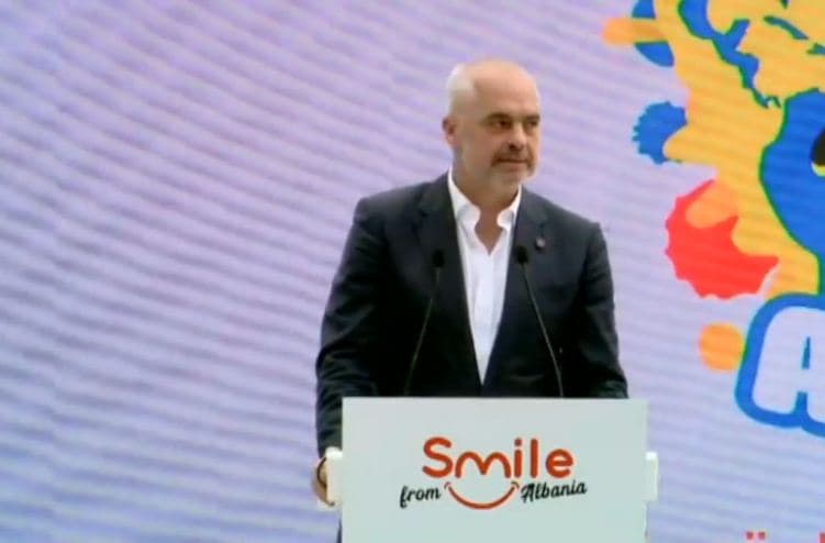 "Smile Albania"/ Rama: Duhet t’i jepet fund turizmit të zhurmave, 1 mijë të rinj informojnë turistët