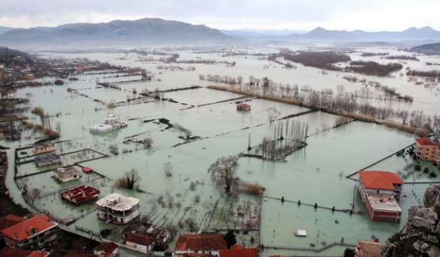 Reshjet e dendura rrezikojnë zonën e Shkodrës, FA në gatishmëri