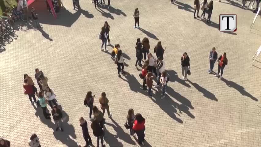 Rama: Oficer sigurie në 15 gjimnazet e Tiranës (VIDEO)