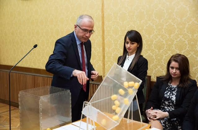 EMRAT /Komisioni Ad Hoc zgjedh me short anëtaret e KLP dhe KLGJ (VIDEO)