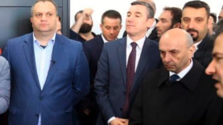 Pas dorëheqjes nga Vetëvendosje, tre parti i hapin dyert Ahmetit