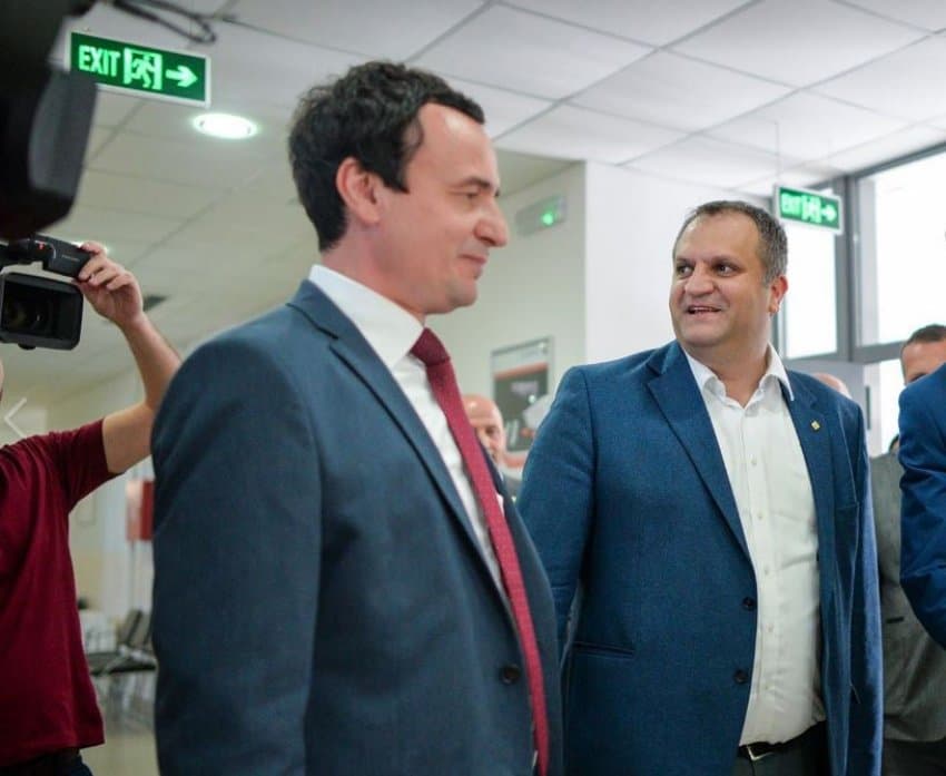 Shpend Ahmeti i zgjat dorën Vetëvendosjes
