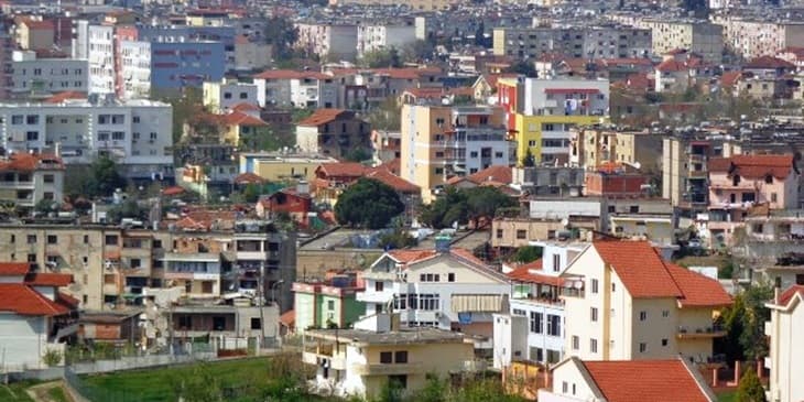Të varfër, por pronarë shtëpish