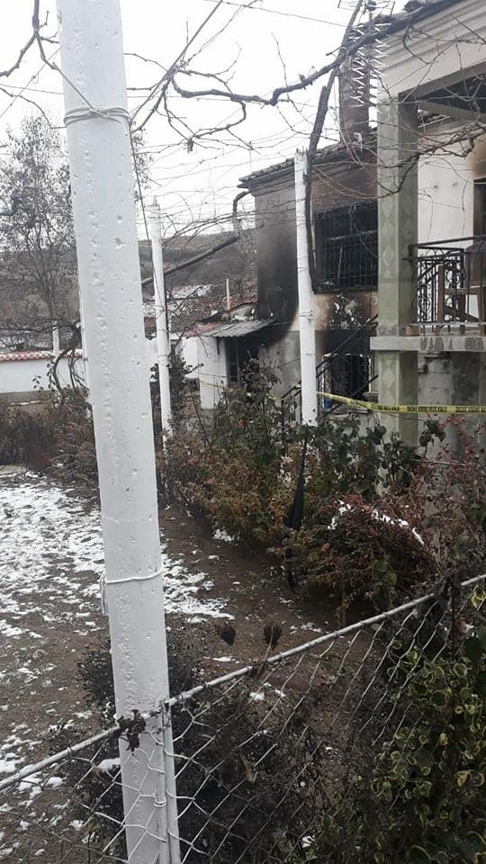 Digjet banesa në Devoll, humb jetën 85-vjeçarja