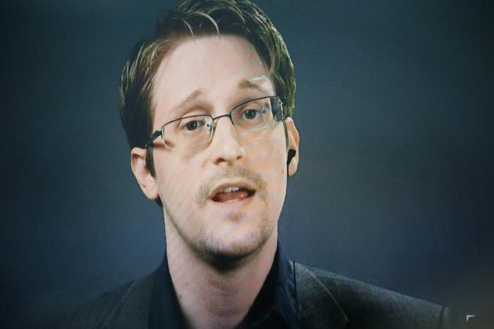 Snowden: Përdorimi i të dhënave tona në internet, i rrezikshëm si bomba atomike