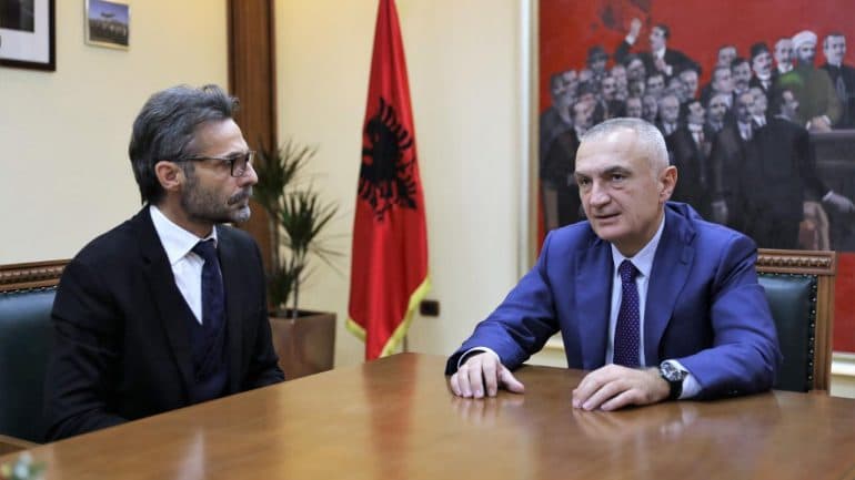          Presidenti organizon ceremoninë e betimit të anëtarëve të SPAK në 19 dhjetor