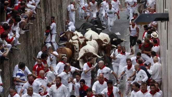 Spanjë/ Gara e demave në San Fermín, tre të plagosur (FOTO)