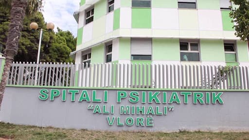Trajtohej në Spitalin Psikiatrik në Vlorë, hidhet nga lartësia 50-vjeçarja