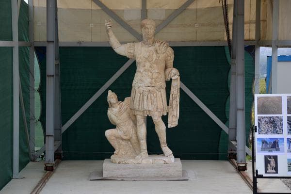 Turqi, gjendet një statujë unike e perandorit Trajan