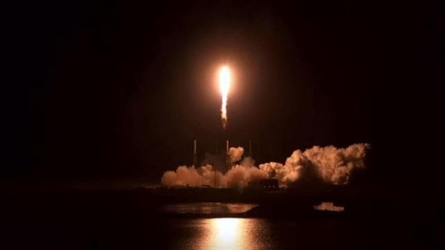 Space X çon në orbitë 60 satelitë të tjerë