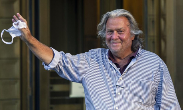 Steve Bannon lirohet me kusht