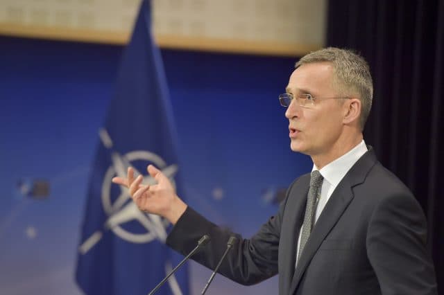 Stoltenberg: KFOR nuk ka në plan të largohet nga Kosova