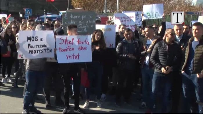 Studentët vazhdojnë protestat: S'ka nevojë për dialog, plotëso kërkesat (VIDEO)