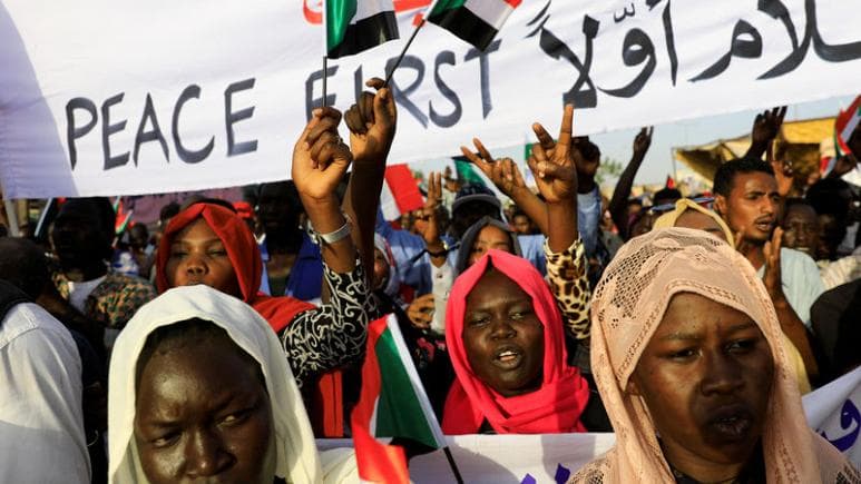 Sudan, mijëra protestues para Ministrisë së Mbrojtjes, kërkojnë qeveri civile