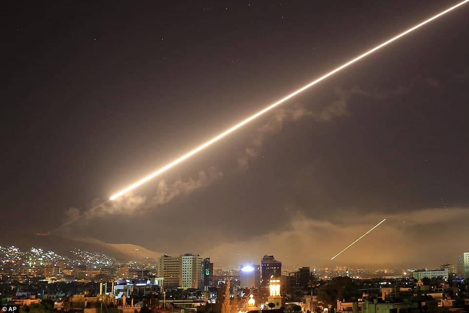 Sulmet nxjerrin blof sistemin raketor të Rusisë, SHBA dhe aleatët hedhin mbi Siri 100 raketa (FOTO)
