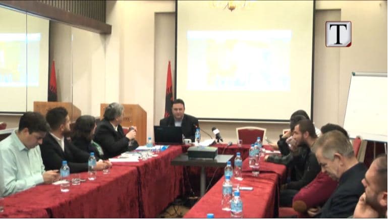 Media e lirë, takim për luftën ndaj terrorizmit (VIDEO)