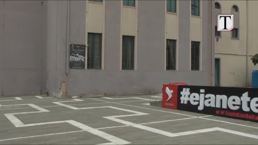 Mazhoranca nuk tërhiqet, miraton ndryshime në ligj për teatrin e ri (VIDEO)