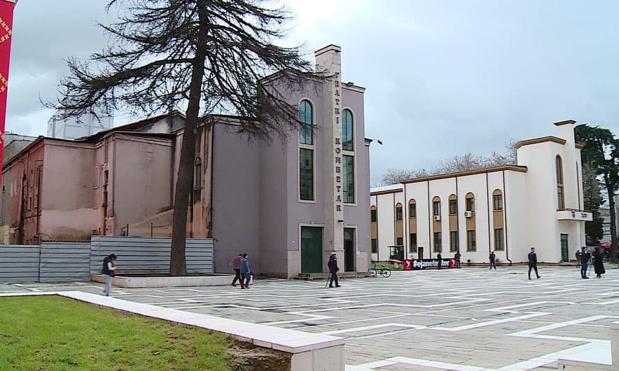 Marrëveshje me artistët për Teatrin Kombëtar? Derhemi: Ishin thjesht bisedime