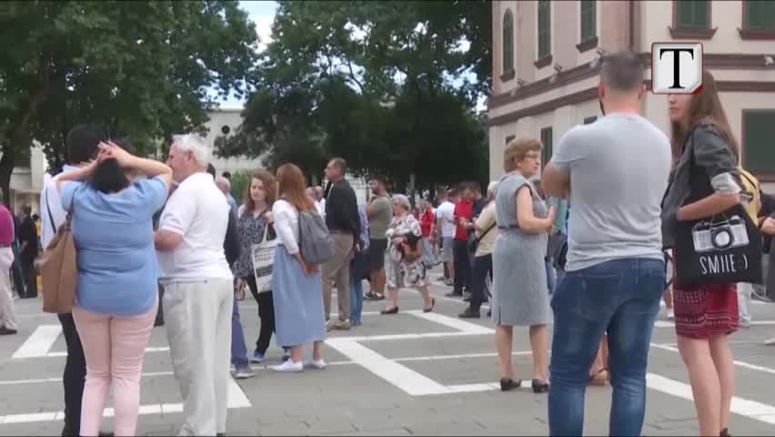 Artistët nuk dorëzohen: Qeveria të reflektojë, teatri të mos shembet (VIDEO)
