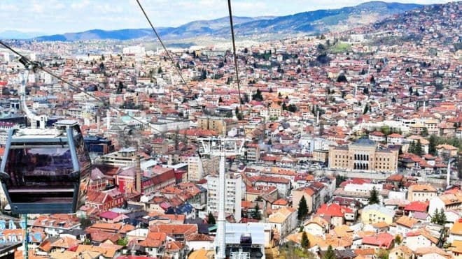 Bosnje, teleferiku në Sarajevë rihapet pas 26-vjetësh që u shkatërrua nga lufta