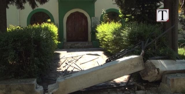   Shembet muri i Teqesë halvetiane/ Drejtuesit: Akt banditesk (VIDEO)